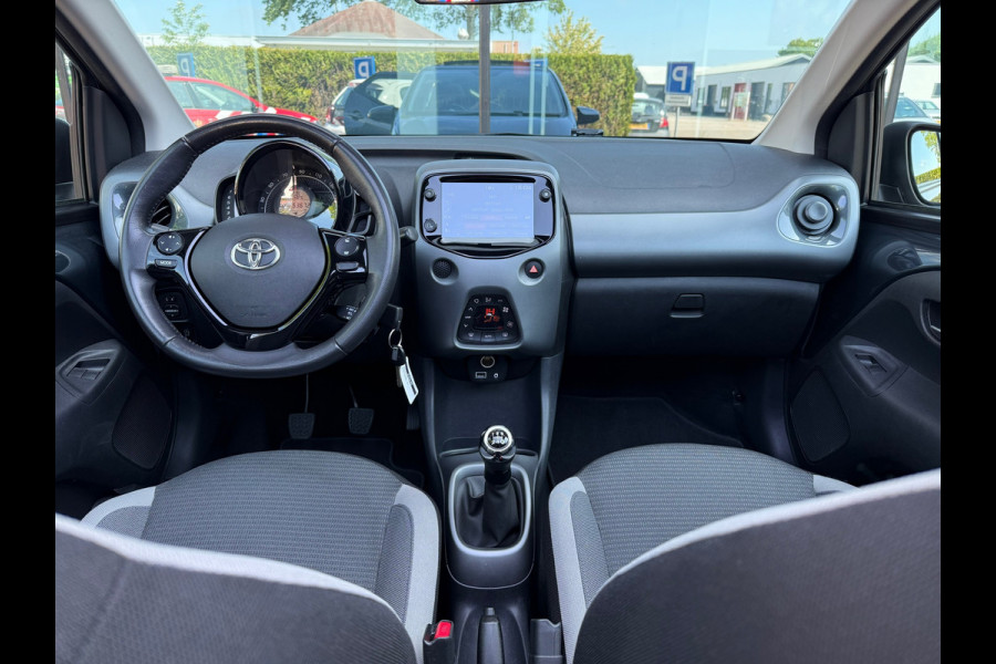 Toyota Aygo 1.0 VVT-i x-joy cabrio - Navi - Climate - Org.NL