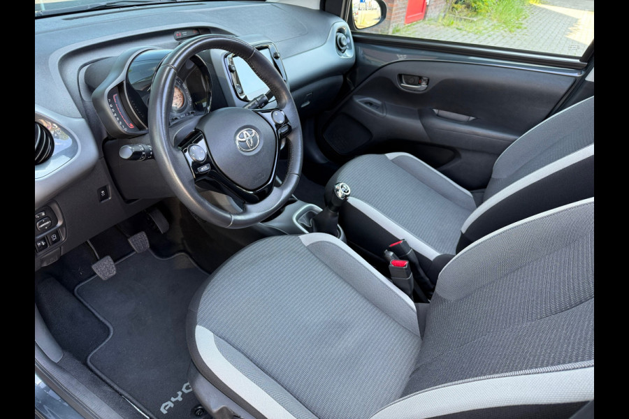 Toyota Aygo 1.0 VVT-i x-joy cabrio - Navi - Climate - Org.NL