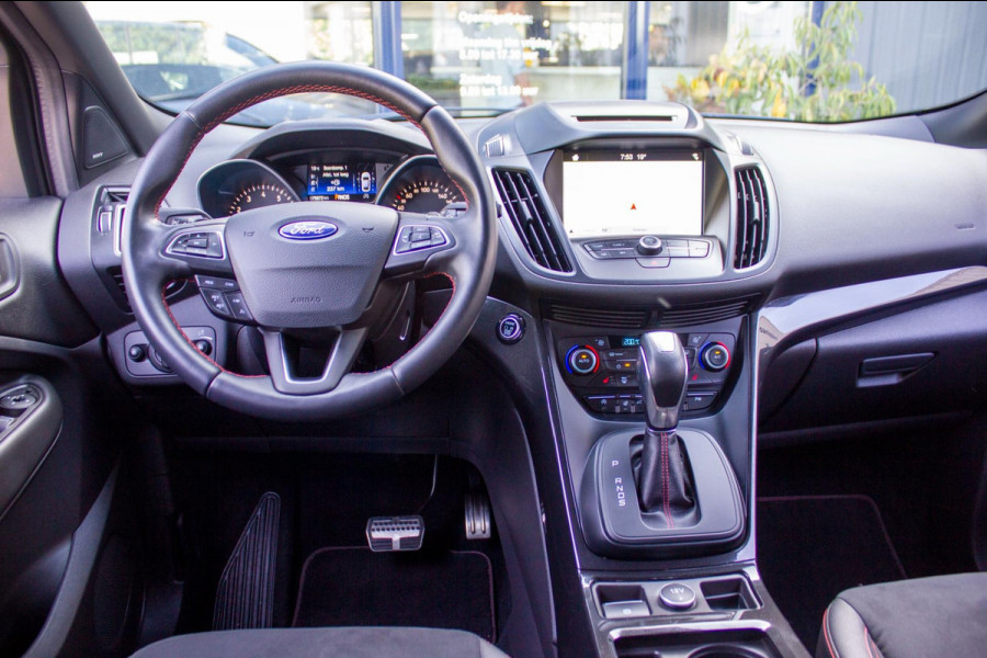 Ford Kuga 1.5 EcoBoost ST Line|Prijs rijklaar incl 12 mnd garantie| Pano Navi Elek trekhaak Carplay Stuur en stoelverwarming PDC