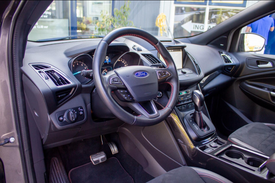Ford Kuga 1.5 EcoBoost ST Line|Prijs rijklaar incl 12 mnd garantie| Pano Navi Elek trekhaak Carplay Stuur en stoelverwarming PDC