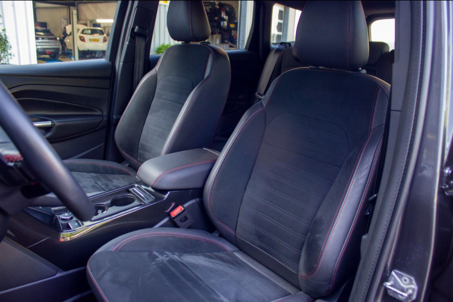 Ford Kuga 1.5 EcoBoost ST Line|Prijs rijklaar incl 12 mnd garantie| Pano Navi Elek trekhaak Carplay Stuur en stoelverwarming PDC