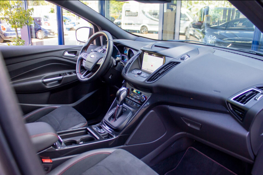 Ford Kuga 1.5 EcoBoost ST Line|Prijs rijklaar incl 12 mnd garantie| Pano Navi Elek trekhaak Carplay Stuur en stoelverwarming PDC