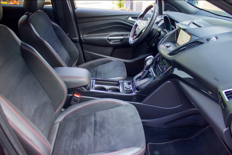 Ford Kuga 1.5 EcoBoost ST Line|Prijs rijklaar incl 12 mnd garantie| Pano Navi Elek trekhaak Carplay Stuur en stoelverwarming PDC