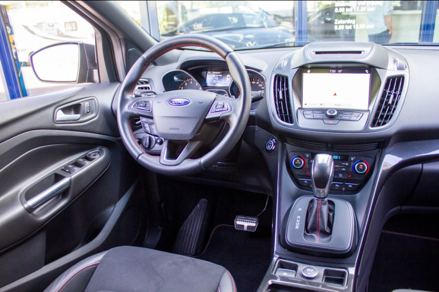Ford Kuga 1.5 EcoBoost ST Line|Prijs rijklaar incl 12 mnd garantie| Pano Navi Elek trekhaak Carplay Stuur en stoelverwarming PDC