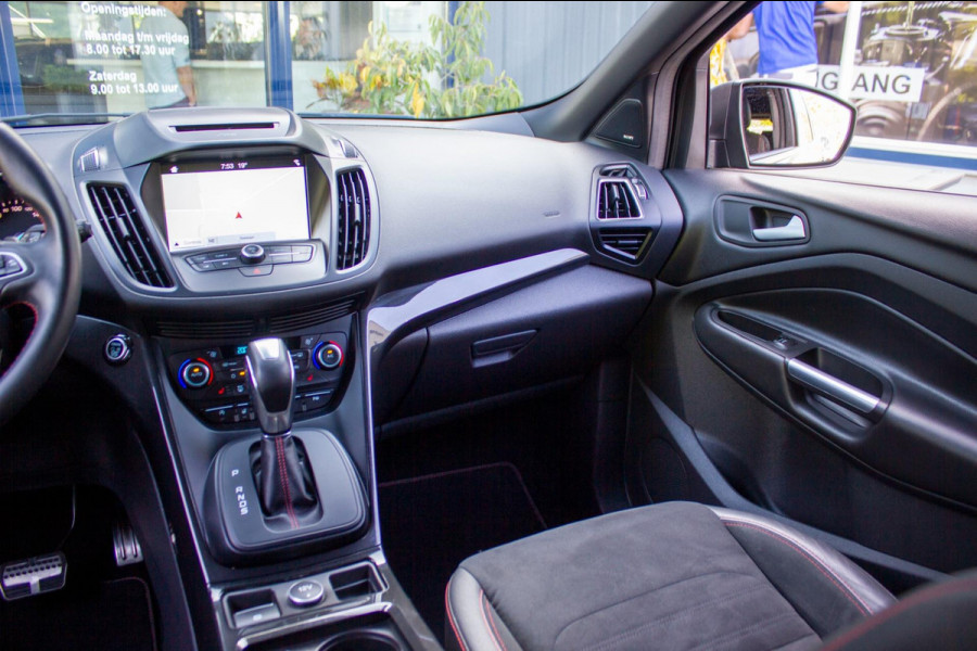 Ford Kuga 1.5 EcoBoost ST Line|Prijs rijklaar incl 12 mnd garantie| Pano Navi Elek trekhaak Carplay Stuur en stoelverwarming PDC