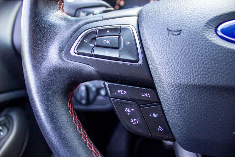 Ford Kuga 1.5 EcoBoost ST Line|Prijs rijklaar incl 12 mnd garantie| Pano Navi Elek trekhaak Carplay Stuur en stoelverwarming PDC