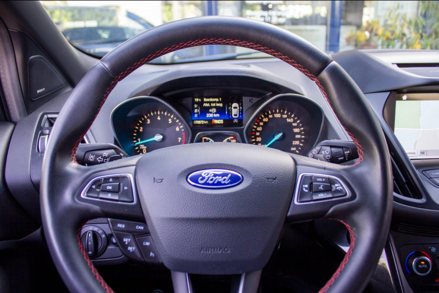 Ford Kuga 1.5 EcoBoost ST Line|Prijs rijklaar incl 12 mnd garantie| Pano Navi Elek trekhaak Carplay Stuur en stoelverwarming PDC