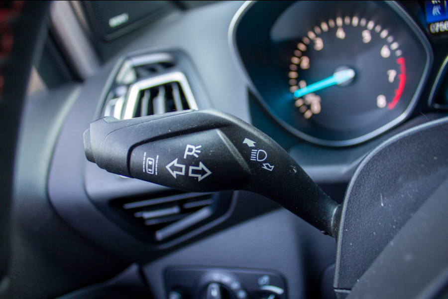 Ford Kuga 1.5 EcoBoost ST Line|Prijs rijklaar incl 12 mnd garantie| Pano Navi Elek trekhaak Carplay Stuur en stoelverwarming PDC