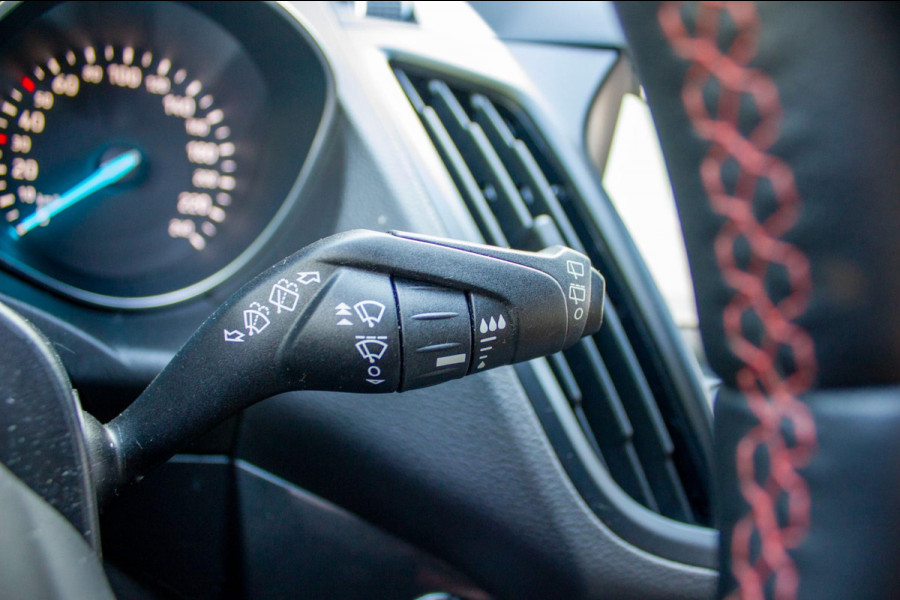 Ford Kuga 1.5 EcoBoost ST Line|Prijs rijklaar incl 12 mnd garantie| Pano Navi Elek trekhaak Carplay Stuur en stoelverwarming PDC