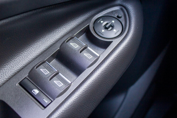 Ford Kuga 1.5 EcoBoost ST Line|Prijs rijklaar incl 12 mnd garantie| Pano Navi Elek trekhaak Carplay Stuur en stoelverwarming PDC