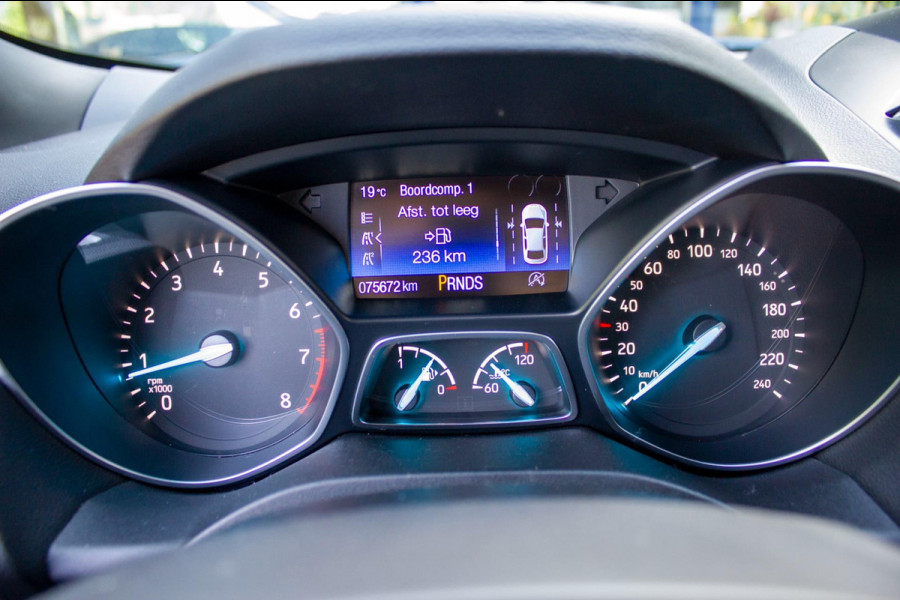 Ford Kuga 1.5 EcoBoost ST Line|Prijs rijklaar incl 12 mnd garantie| Pano Navi Elek trekhaak Carplay Stuur en stoelverwarming PDC