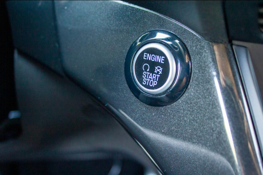 Ford Kuga 1.5 EcoBoost ST Line|Prijs rijklaar incl 12 mnd garantie| Pano Navi Elek trekhaak Carplay Stuur en stoelverwarming PDC