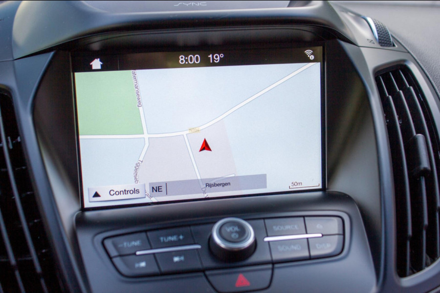 Ford Kuga 1.5 EcoBoost ST Line|Prijs rijklaar incl 12 mnd garantie| Pano Navi Elek trekhaak Carplay Stuur en stoelverwarming PDC