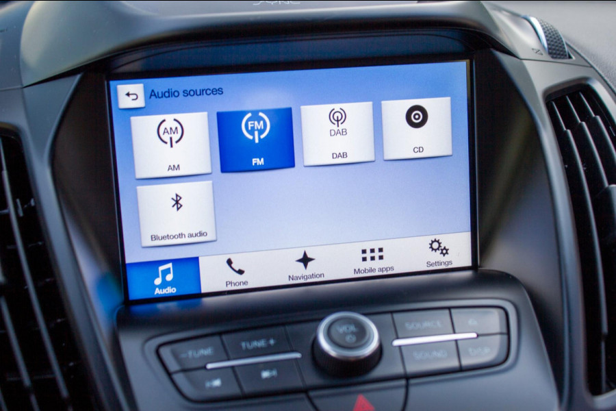 Ford Kuga 1.5 EcoBoost ST Line|Prijs rijklaar incl 12 mnd garantie| Pano Navi Elek trekhaak Carplay Stuur en stoelverwarming PDC