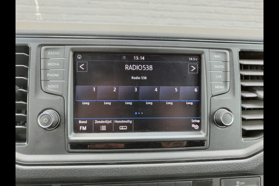 Volkswagen Crafter 30 2.0TDI L3H2 Airco Camera Navi Ingebouwd kantoor Bluetooth EURO6 Betonplex vloer Wandbekleding Schuifdeur Buro 2.500kg trekvermogen keurige bus!