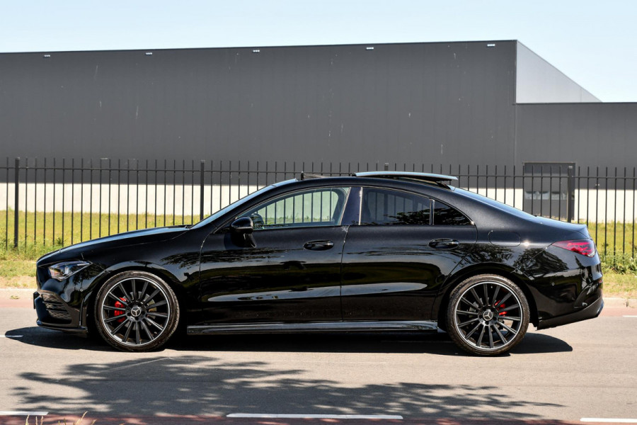 Mercedes-Benz CLA-Klasse 180 AMG Night ed. Pano, Camera, Sfeer, CarPlay, 19''!