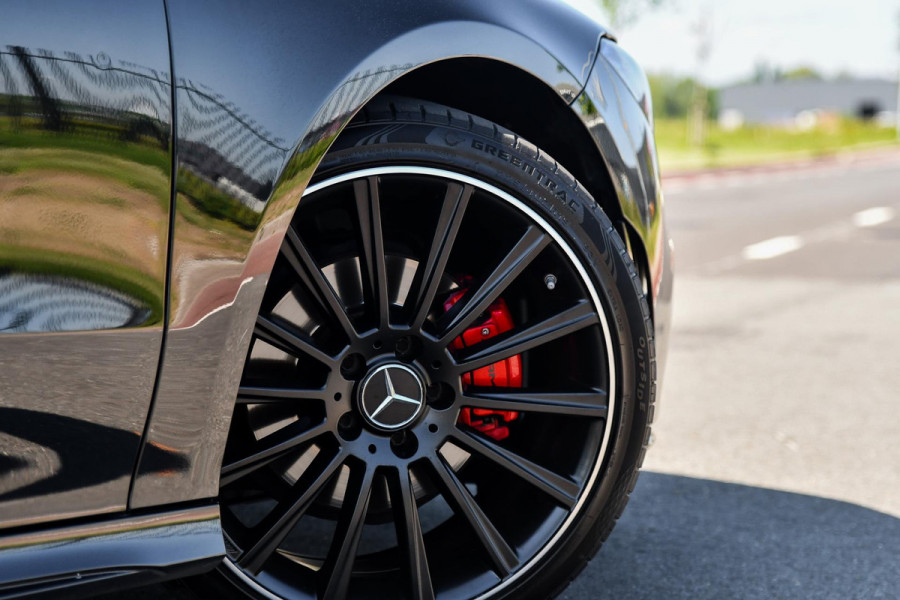 Mercedes-Benz CLA-Klasse 180 AMG Night ed. Pano, Camera, Sfeer, CarPlay, 19''!