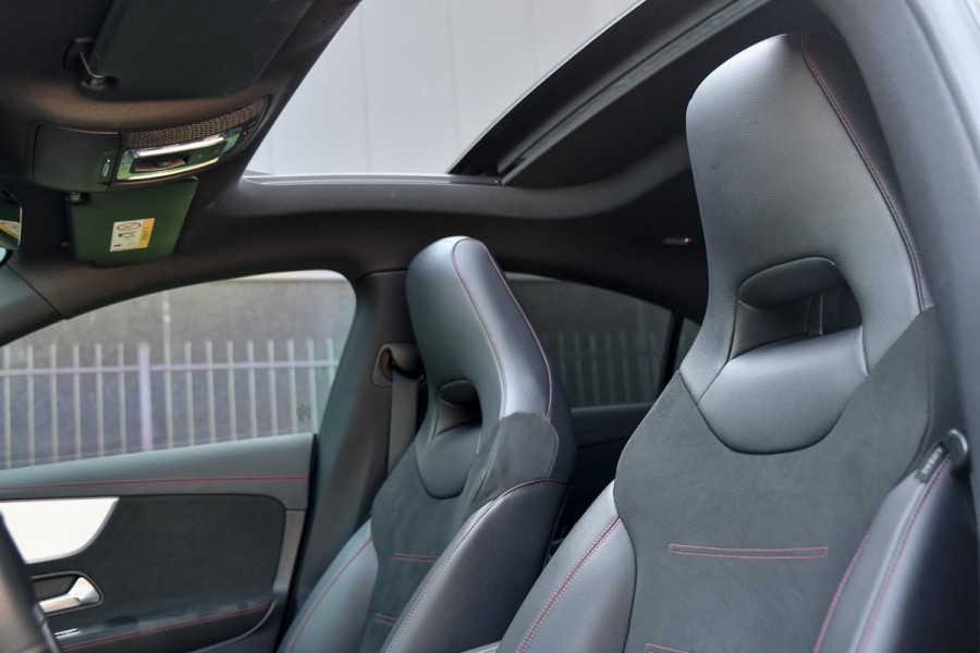 Mercedes-Benz CLA-Klasse 180 AMG Night ed. Pano, Camera, Sfeer, CarPlay, 19''!