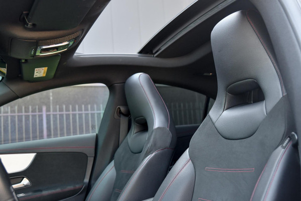 Mercedes-Benz CLA-Klasse 180 AMG Night ed. Pano, Camera, Sfeer, CarPlay, 19''!