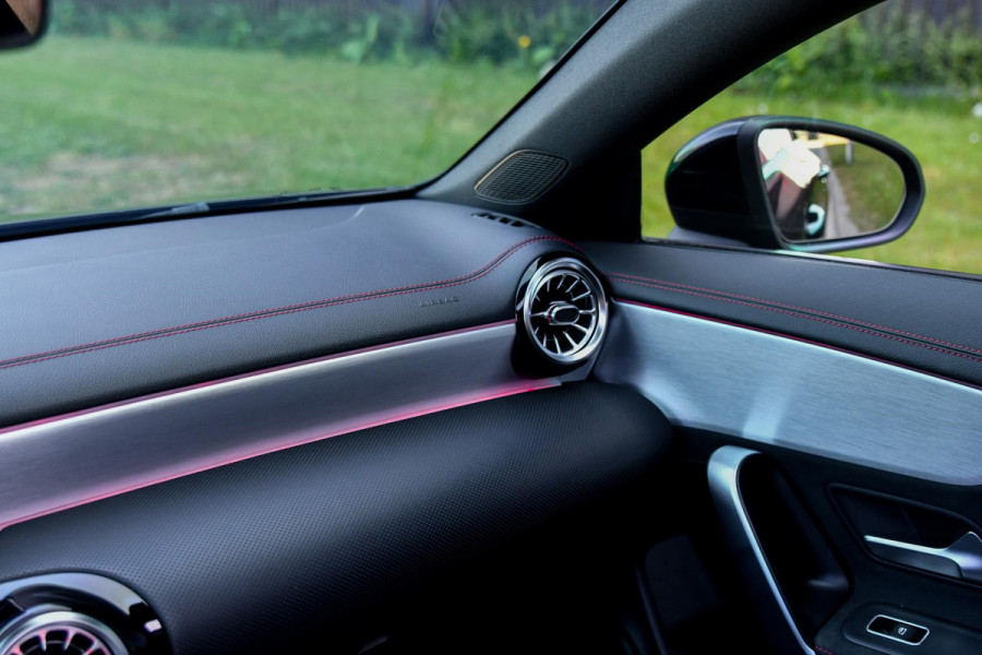 Mercedes-Benz CLA-Klasse 180 AMG Night ed. Pano, Camera, Sfeer, CarPlay, 19''!
