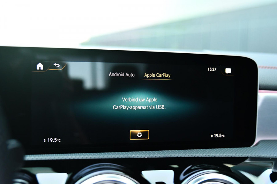 Mercedes-Benz CLA-Klasse 180 AMG Night ed. Pano, Camera, Sfeer, CarPlay, 19''!