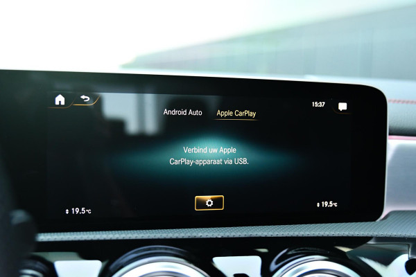 Mercedes-Benz CLA-Klasse 180 AMG Night ed. Pano, Camera, Sfeer, CarPlay, 19''!
