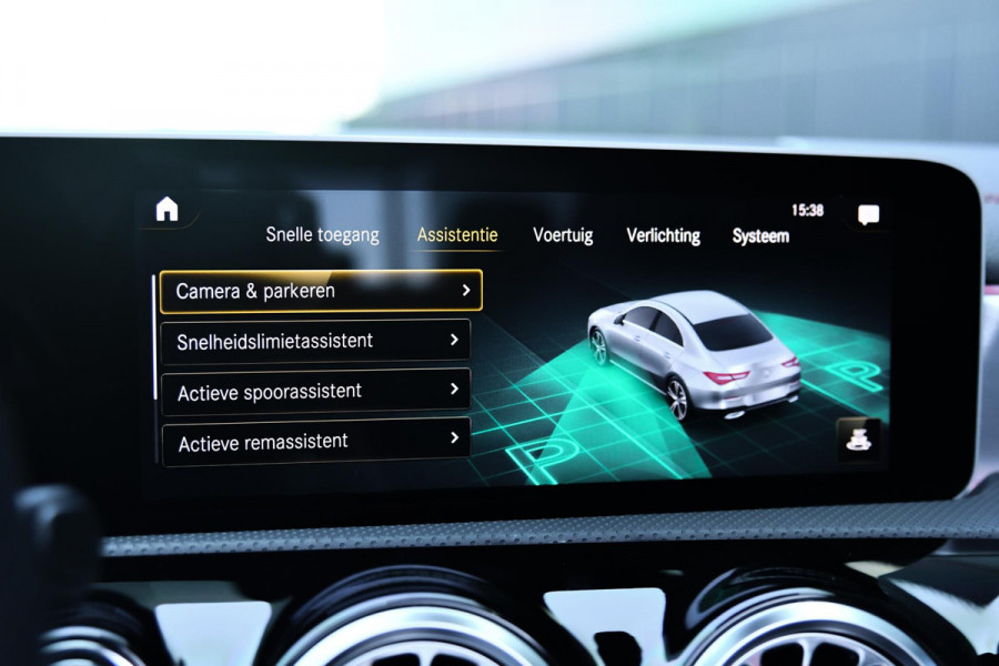 Mercedes-Benz CLA-Klasse 180 AMG Night ed. Pano, Camera, Sfeer, CarPlay, 19''!