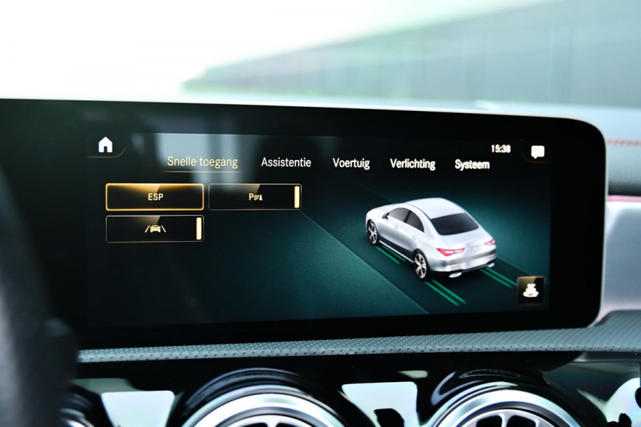 Mercedes-Benz CLA-Klasse 180 AMG Night ed. Pano, Camera, Sfeer, CarPlay, 19''!