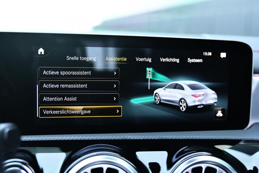 Mercedes-Benz CLA-Klasse 180 AMG Night ed. Pano, Camera, Sfeer, CarPlay, 19''!