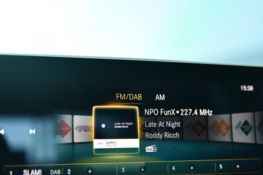 Mercedes-Benz CLA-Klasse 180 AMG Night ed. Pano, Camera, Sfeer, CarPlay, 19''!