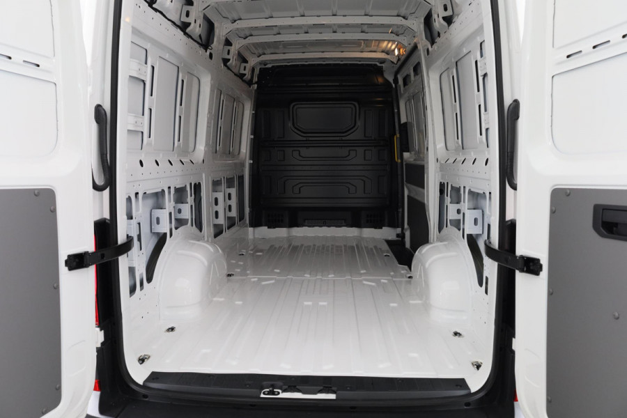 Volkswagen Crafter Comfortline L3H3 2.0 TDI EU6 140 pk GVW 3.5T