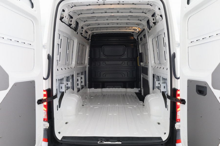 Volkswagen Crafter Highline L3H3 2.0 TDI EU6 140 pk 3.5T Automaat