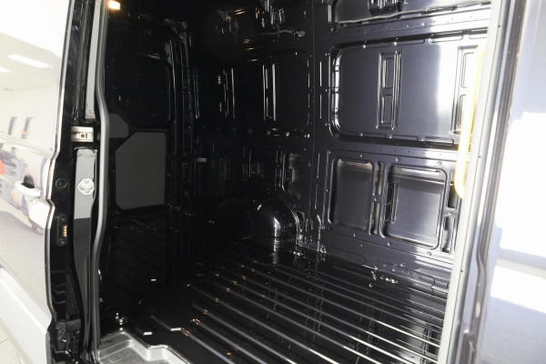 Volkswagen Crafter Trendline L3H3 2.0 TDI EU6 140 pk GVW 3.5T VOORRAAD!