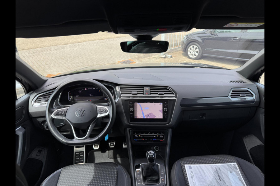 Volkswagen Tiguan 1.5 TSI Life Business United VIRT COCKPIT / IQ LIGHT / ZWARTE HEMEL / ACC / STOELVERW. / ECC / FULL OPTION