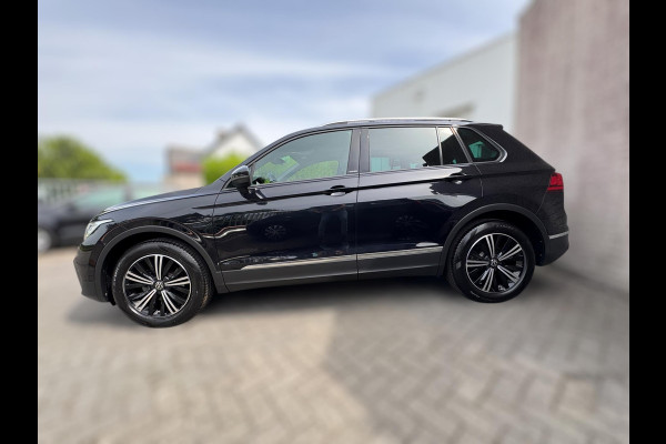 Volkswagen Tiguan 1.5 TSI Life Business United VIRT COCKPIT / IQ LIGHT / ZWARTE HEMEL / ACC / STOELVERW. / ECC / FULL OPTION