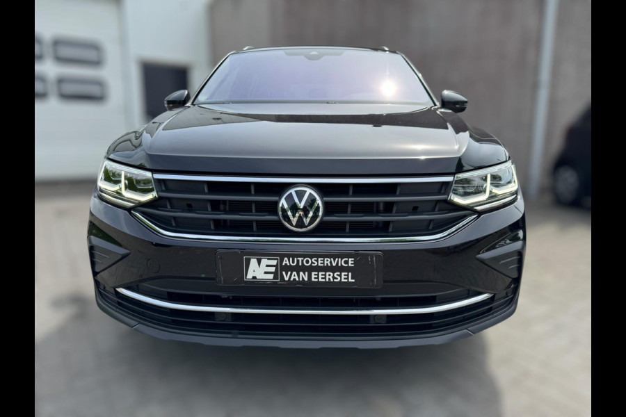 Volkswagen Tiguan 1.5 TSI Life Business United VIRT COCKPIT / IQ LIGHT / ZWARTE HEMEL / ACC / STOELVERW. / ECC / FULL OPTION