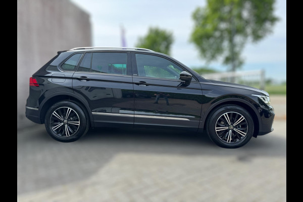 Volkswagen Tiguan 1.5 TSI Life Business United VIRT COCKPIT / IQ LIGHT / ZWARTE HEMEL / ACC / STOELVERW. / ECC / FULL OPTION