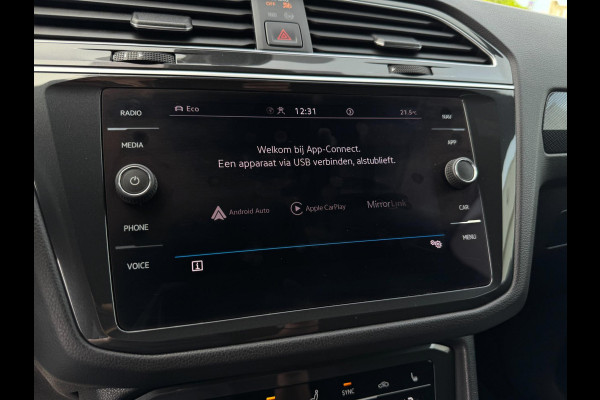 Volkswagen Tiguan 1.5 TSI Life Business United VIRT COCKPIT / IQ LIGHT / ZWARTE HEMEL / ACC / STOELVERW. / ECC / FULL OPTION