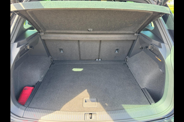 Volkswagen Tiguan 1.5 TSI Life Business United VIRT COCKPIT / IQ LIGHT / ZWARTE HEMEL / ACC / STOELVERW. / ECC / FULL OPTION