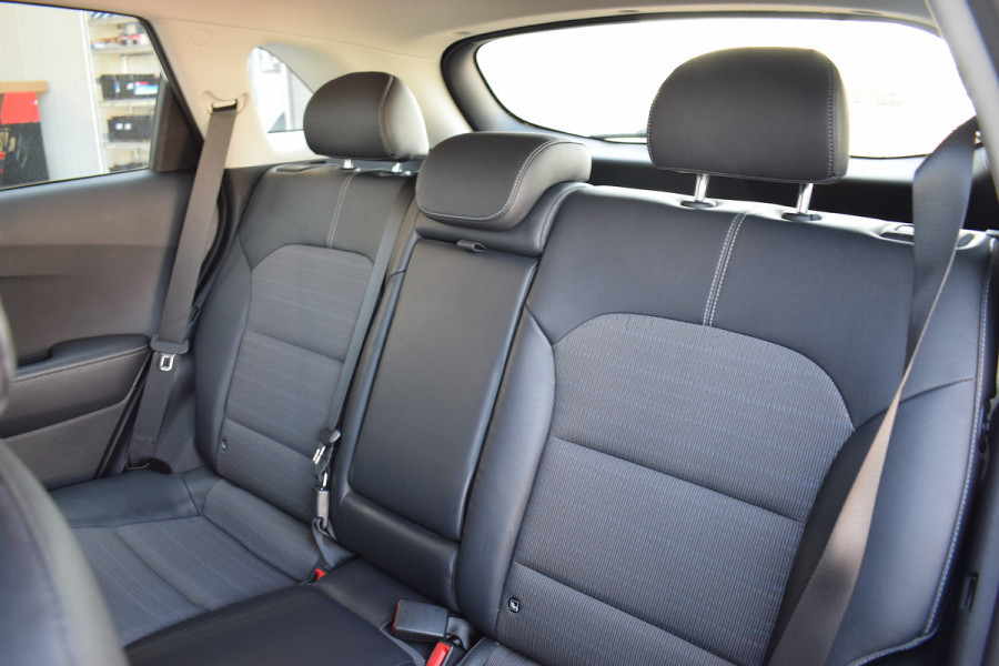 Kia Niro 1.6 GDi Hybrid DynamicLine | Trekhaak | Apple CarPlay | Half Leer | Camera