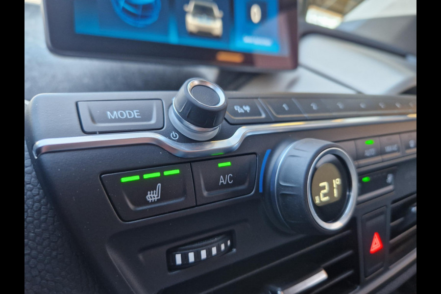 BMW i3 Business Edition 120Ah 42 kWh | Camera | Navi | Licht- en Regensensor | Cruise | Stoelverwarming | DAB |