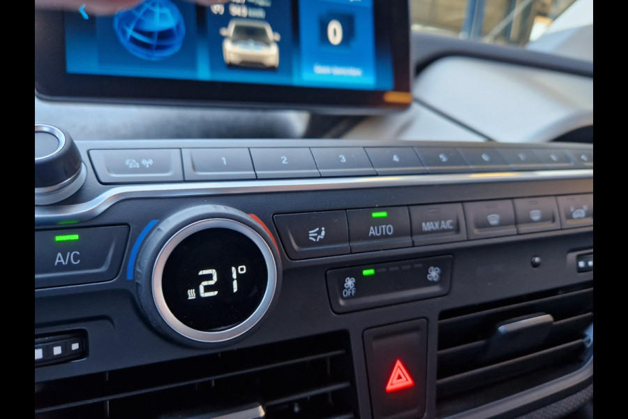 BMW i3 Business Edition 120Ah 42 kWh | Camera | Navi | Licht- en Regensensor | Cruise | Stoelverwarming | DAB |