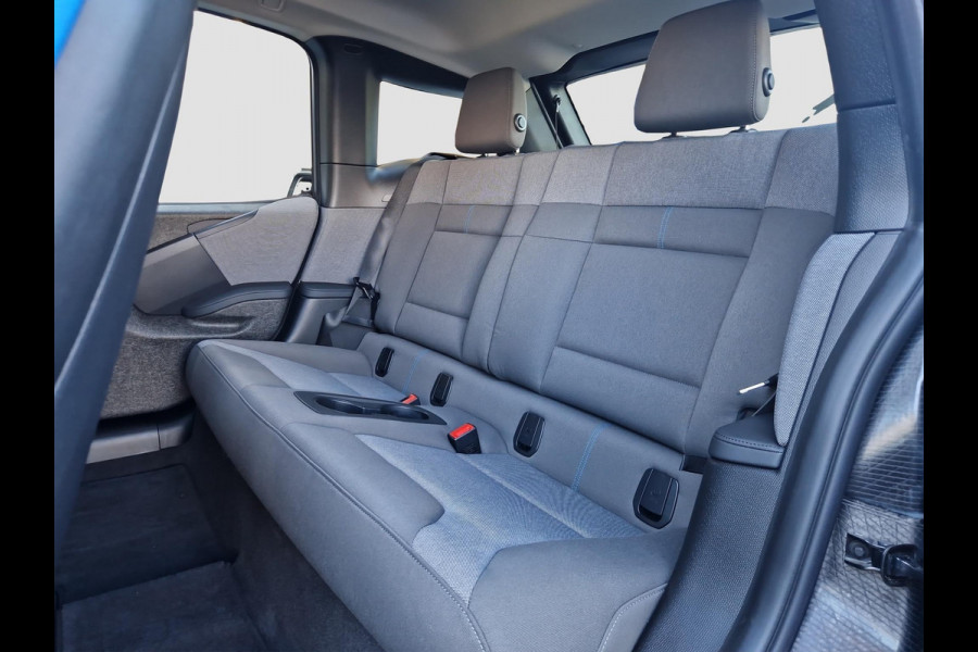 BMW i3 Business Edition 120Ah 42 kWh | Camera | Navi | Licht- en Regensensor | Cruise | Stoelverwarming | DAB |