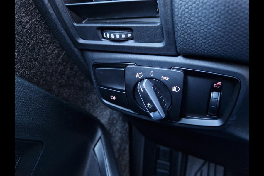 BMW i3 Business Edition 120Ah 42 kWh | Camera | Navi | Licht- en Regensensor | Cruise | Stoelverwarming | DAB |