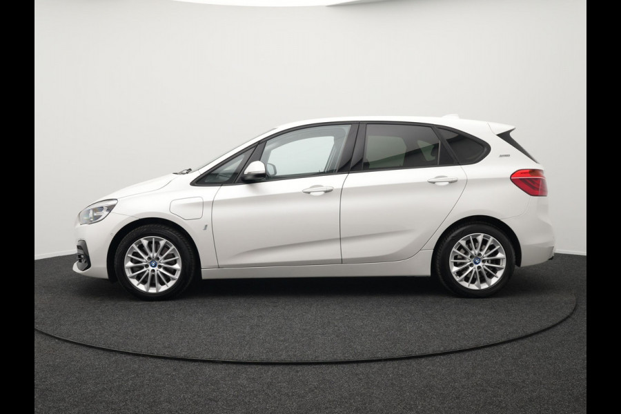 BMW 2 Serie Active Tourer 225xe iPerformance Plug In Hybrid 225pk PHEV | Navi | Stoelverwarming | 17"L.M | El. Achterklep | Cruise Control | PDC V + A |