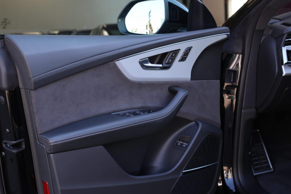 Audi Q8 60 TFSI e Quattro Competition *Pano*RS-Stoelen*B&O*Massage*360 Camera*