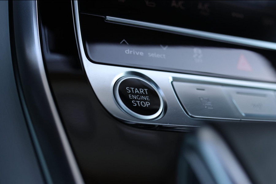 Audi Q8 60 TFSI e Quattro Competition *Pano*RS-Stoelen*B&O*Massage*360 Camera*