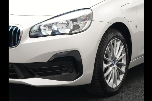 BMW 2 Serie Active Tourer 225xe iPerformance Plug In Hybrid 225pk PHEV | Navi | Stoelverwarming | 17"L.M | El. Achterklep | Cruise Control | PDC V + A |