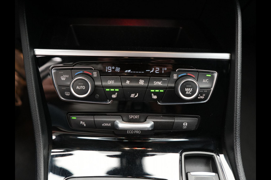 BMW 2 Serie Active Tourer 225xe iPerformance Plug In Hybrid 225pk PHEV | Navi | Stoelverwarming | 17"L.M | El. Achterklep | Cruise Control | PDC V + A |