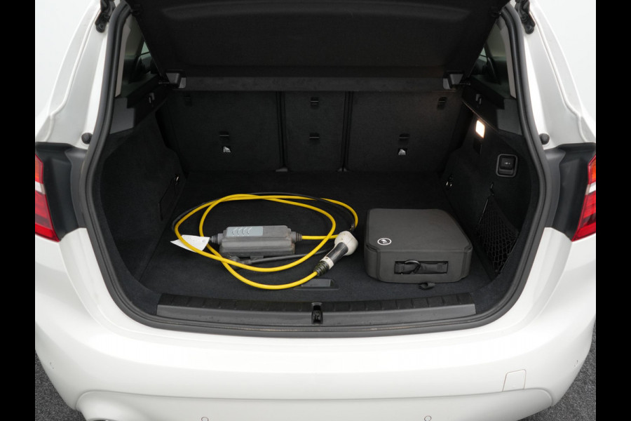 BMW 2 Serie Active Tourer 225xe iPerformance Plug In Hybrid 225pk PHEV | Navi | Stoelverwarming | 17"L.M | El. Achterklep | Cruise Control | PDC V + A |